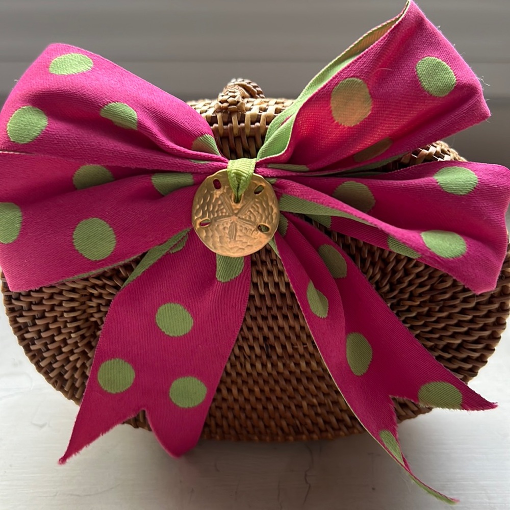 Handwoven clutch